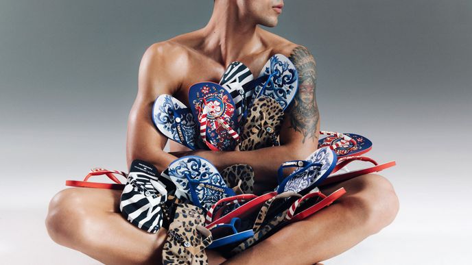 Dolce&Gabbana x havaianas, 3395 Kč Dolce&Gabbana x havaianas, 3395 Kč
