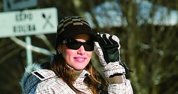 Lidé by si měli chránit oči brýlemi s UV filtrem - sítnice oka je totiž jednou z nejcitlivějších tkání těla.