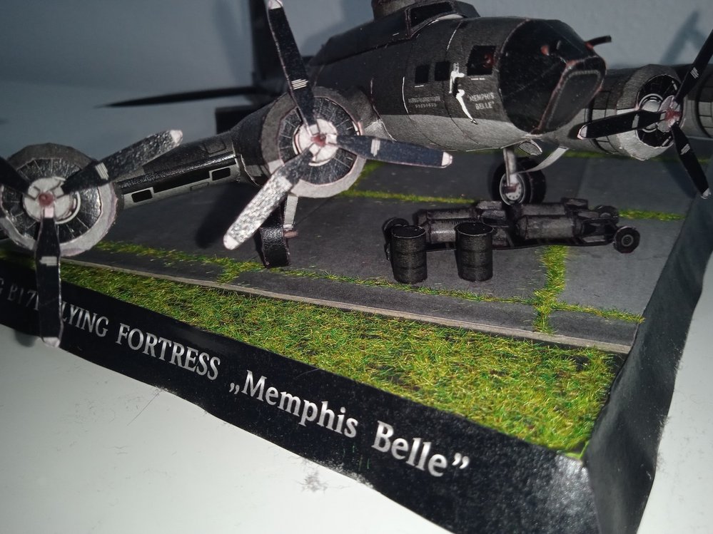 Papírový model letounu Boeing B-17 F Flying Fortress „Memphis Belle“ přihlásil do soutěže Jakub Váňa