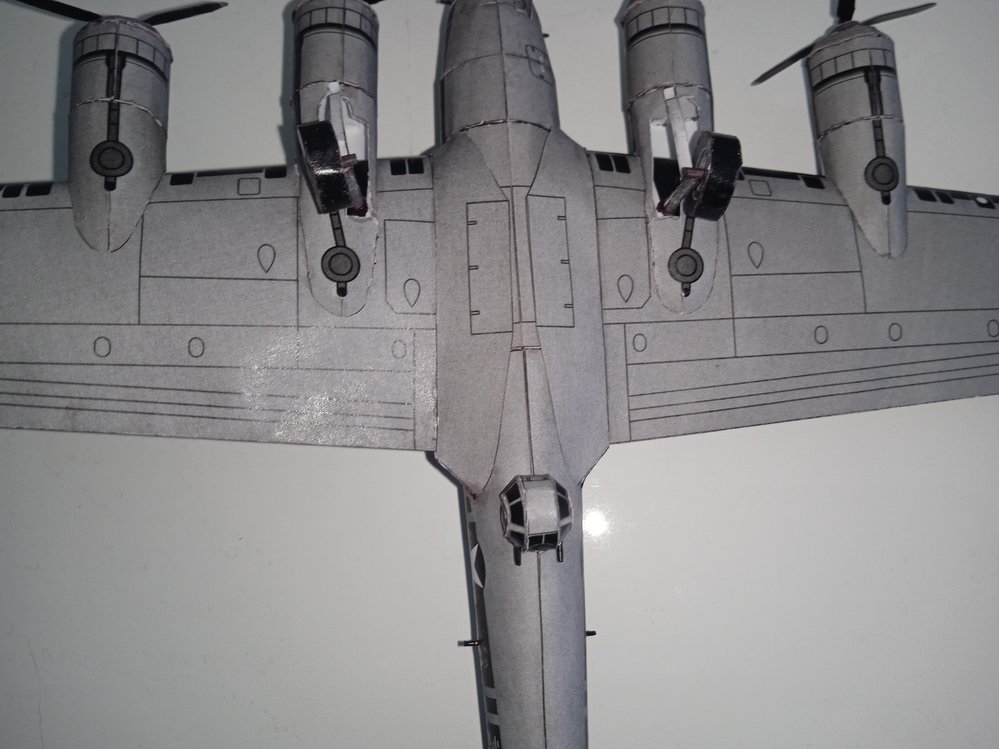 Papírový model letounu Boeing B-17 F Flying Fortress „Memphis Belle“ přihlásil do soutěže Jakub Váňa