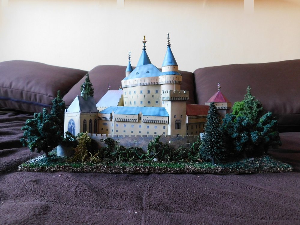 Papírový model Bojnickeho zámku přihlásil do soutěže Jozef Dechet