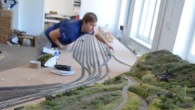 Obří model železnice v Opavě: Dvě místnosti, kilometry kolejí a pán, který čůrá