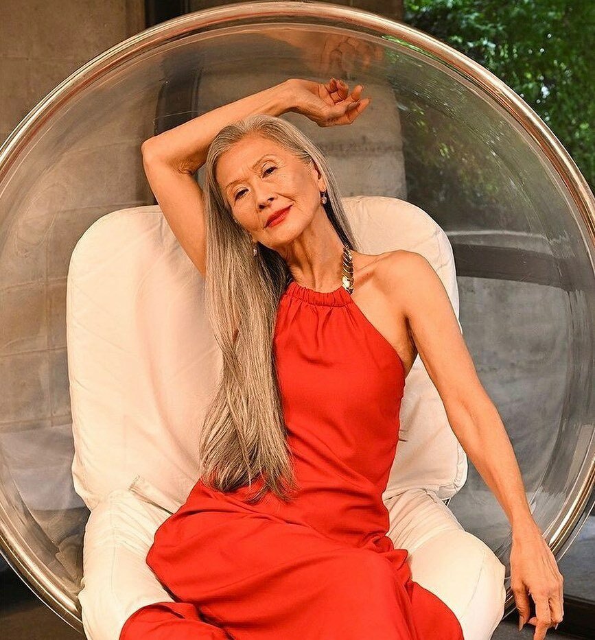 Žena, která rozbíjí všechny stereotypy: Žádanou modelkou se stala až v 71 letech