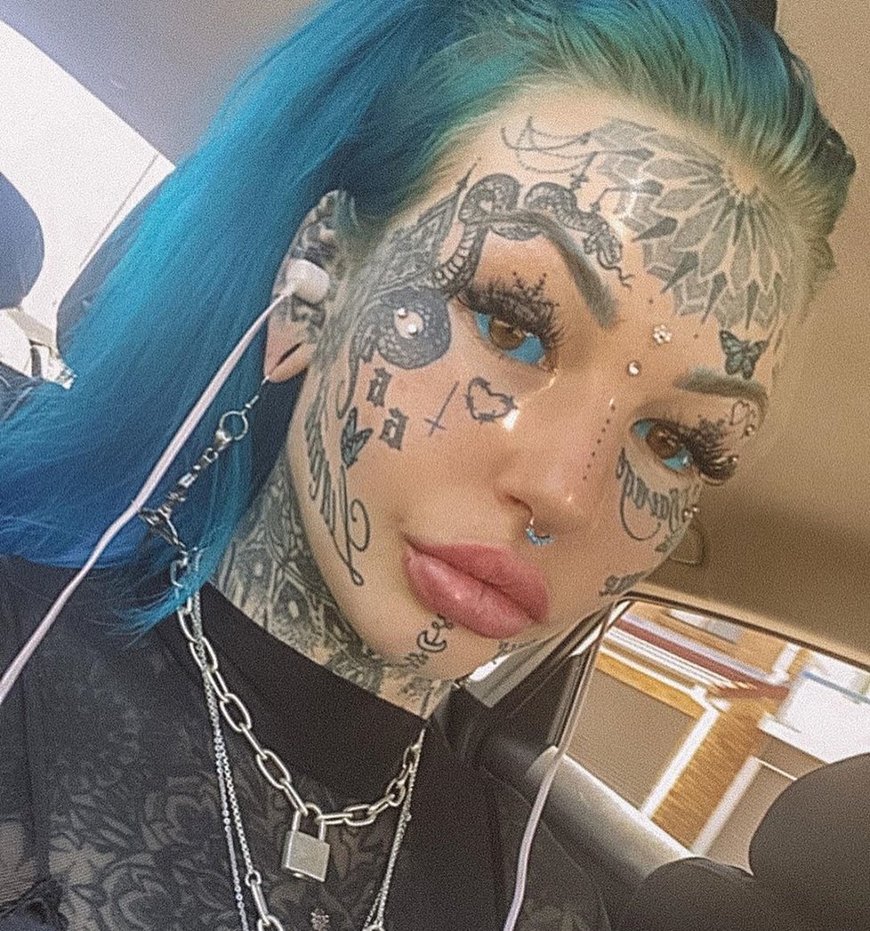Hadí jazyk a tetované oči: Modelka (23) za extravagantní vzhled zaplatila víc jak 163 tisíc a další proměny chystá!