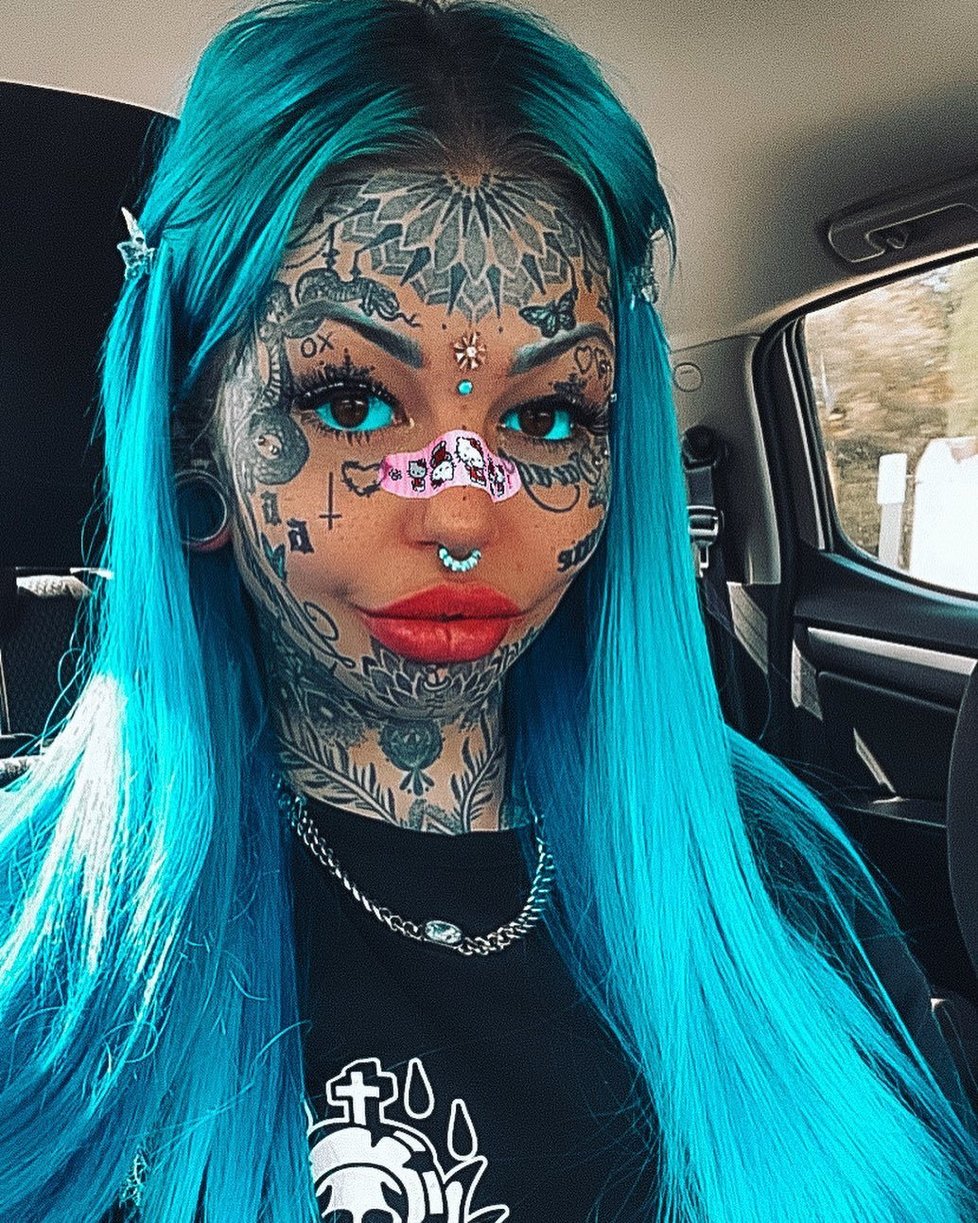 Hadí jazyk a tetované oči: Modelka (23) za extravagantní vzhled zaplatila víc jak 163 tisíc a další proměny chystá!