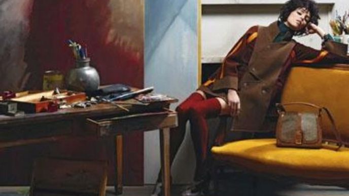 Modelka Anja Rubiková se již potřetí stala tváří italské
značky Fendi. V podzimní kampani modelka ztělesňuje
múzu inspirace. Kolekce je nafocena v malířském
ateliéru a dává najevo své zaměření na intelektuální
ženy, které mají rády umění a módu.