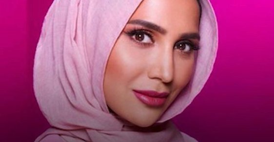 Muslimská modelka firmy L'Oréal měla být symbolem rozmanitosti, tweetovala ale antisemitsky