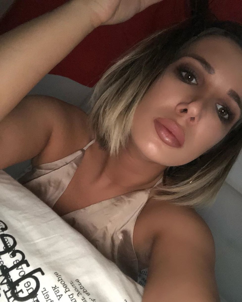 Rumunská modelka Bianca Dobroiuová bojovala dva měsíce s koronavirem.