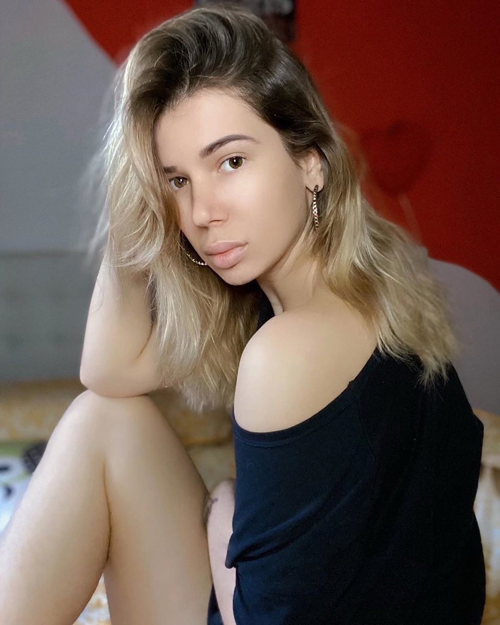 Rumunská modelka Bianca Dobroiuová bojovala dva měsíce s koronavirem.
