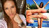 Sexy policajtku vyhodili: Mávala na videu nabitou pistolí a veřejně říhala