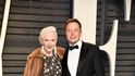 Maye Musk se synem Elonem na Oscarech