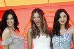 Zleva: Adriana Lima, Alessandra Ambrosio a Miranda Kerr mají doma malé děti
