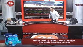 Infarkt během živého vysílání: Moderátor na televizní obrazovce zkolaboval