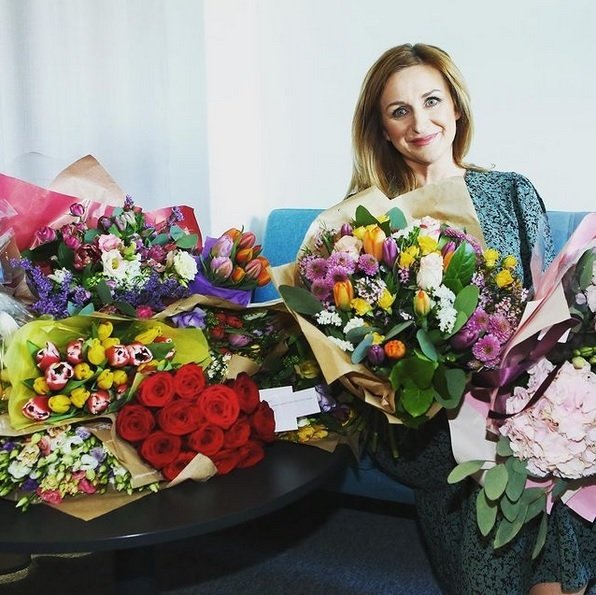 Moderátorka Terezie Tománková po útocích od Zemana dostala záplavu květin.
