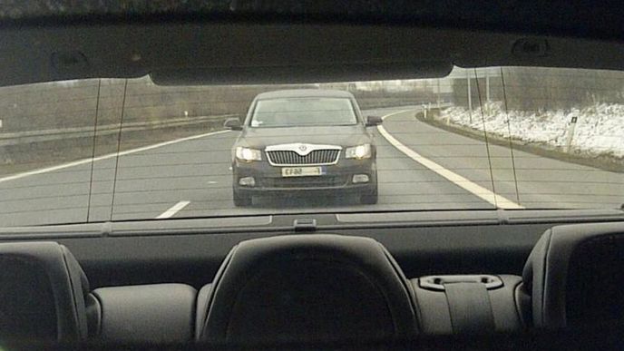 Modernizovaná Škoda Superb přistižena během testování