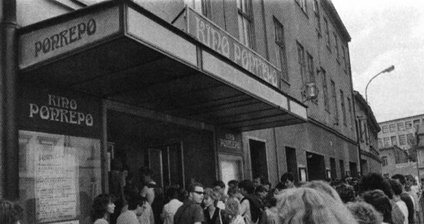 V roce 1939 vzniklo v domě v dnešní Hybešově ulici na Starém Brně kino Grand Bio jako obdoba pražského kina Ponrepo. Pod různými názvy fungovalo do roku 1995.