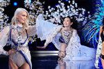 Problémy na velkolepé přehlídce Victoria&#39;s Secret: Pád andílka přímo na mole! Gigi Hadid nedostala vízum kvůli Buddhovi