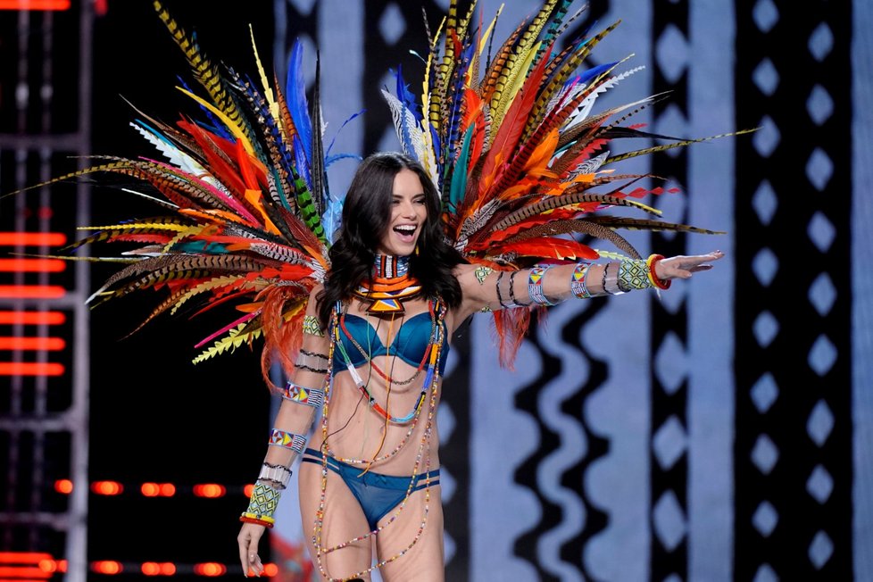 Adriana Lima na přehlídce Victoria&#39;s Secret v Šanghaji