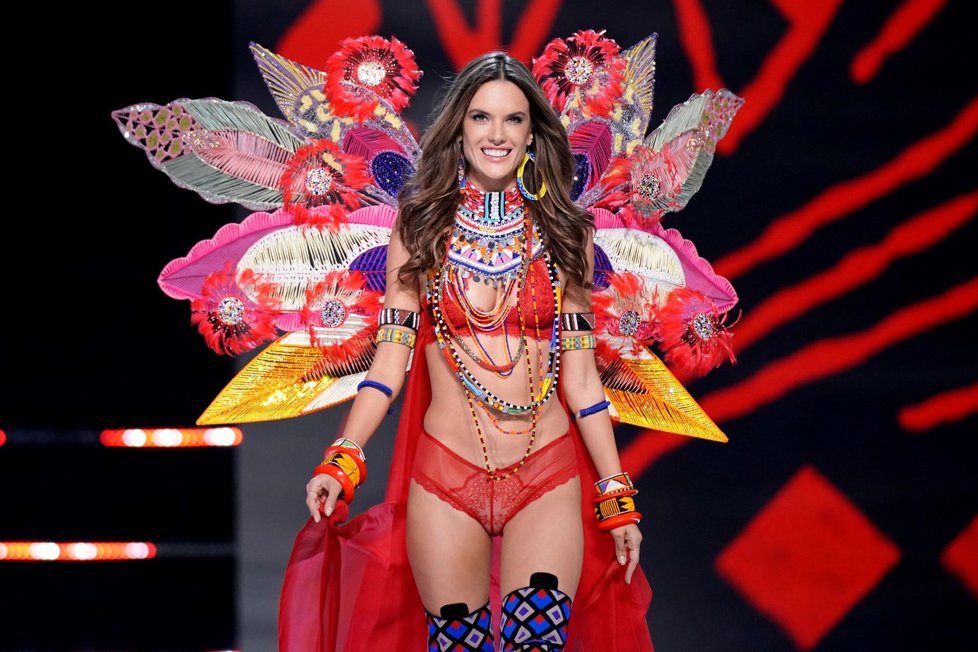 Alessandra Ambrosio na přehlídce Victoria&#39;s Secret v Šanghaji