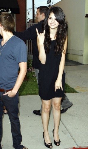 Selena Gomez měla velké boty.