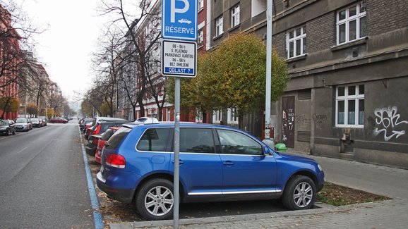 Co bude dál s modrými zónami: Budeme stále parkovat bez sankcí?