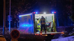 V Urbánkově ulici v pražských Modřanech došlo v noci z 25. na 26. prosince k hromadné otravě oxidem uhelnatým. Přítomnost záchranářů si vyžádalo 32 osob, 27 z nich muselo do nemocnic. (26. prosince 2021)