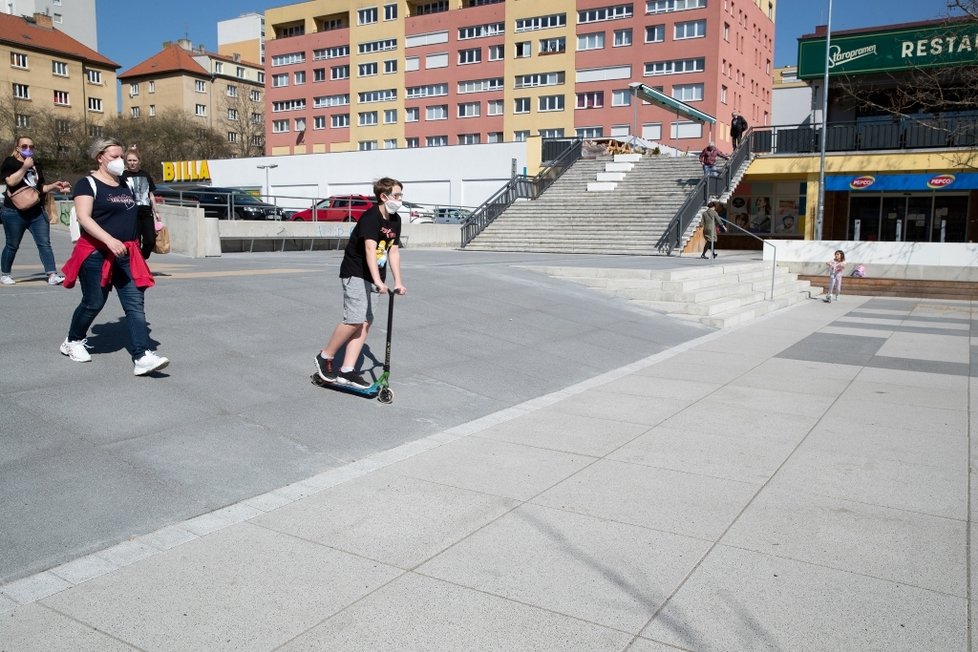 Náměstí plné hran a ostrých sklonů ale nevyhovuje handicapovaným. 