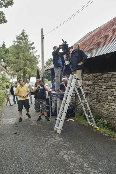 Když se točilo ve vesnicích, filmaři zatarasili celé ulice.