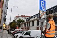 Nové parkování v Praze odstartovalo: Připravte se na „špiónské“ auto a tisíce kontrol denně