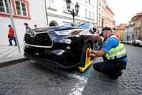Hřib představil změny v parkování v Praze: Modrá jen pro Pražany, stará auta budou znevýhodněna
