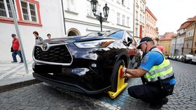 Nový systém parkování v Praze: Kritika radnic! Nelíbí se jim podmínky pro zásobování ani pro návštěvy