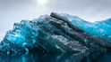 Modrý obrácený ledovec v Antarktidě