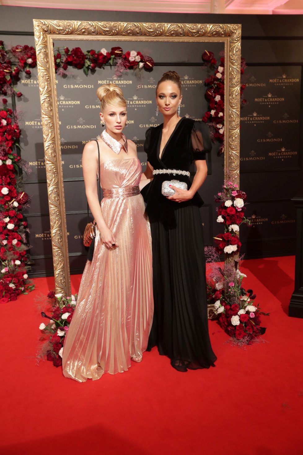 Moët party ve Varech: Karolína Mališová a Lea Šteflíčková