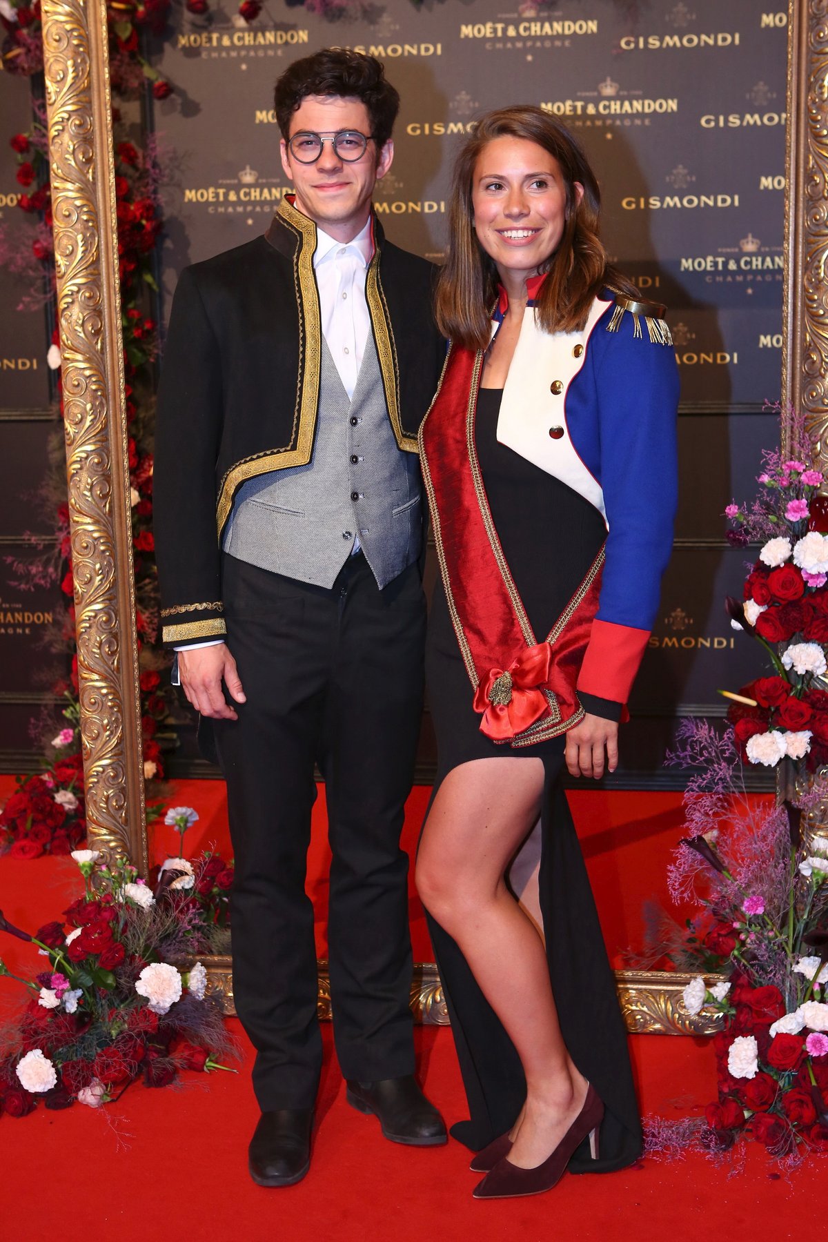 Eva Samková s přítelem jako jedni z mála zabodovali a oblékli se ve stylu Napoleona.