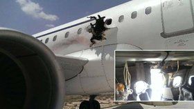 Letadlo muselo v Mogadišu nouzově přistát, protože na palubě došlo k explozi.