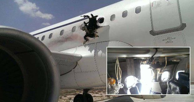 Letadlo muselo v Mogadišu nouzově přistát, protože na palubě došlo k explozi.