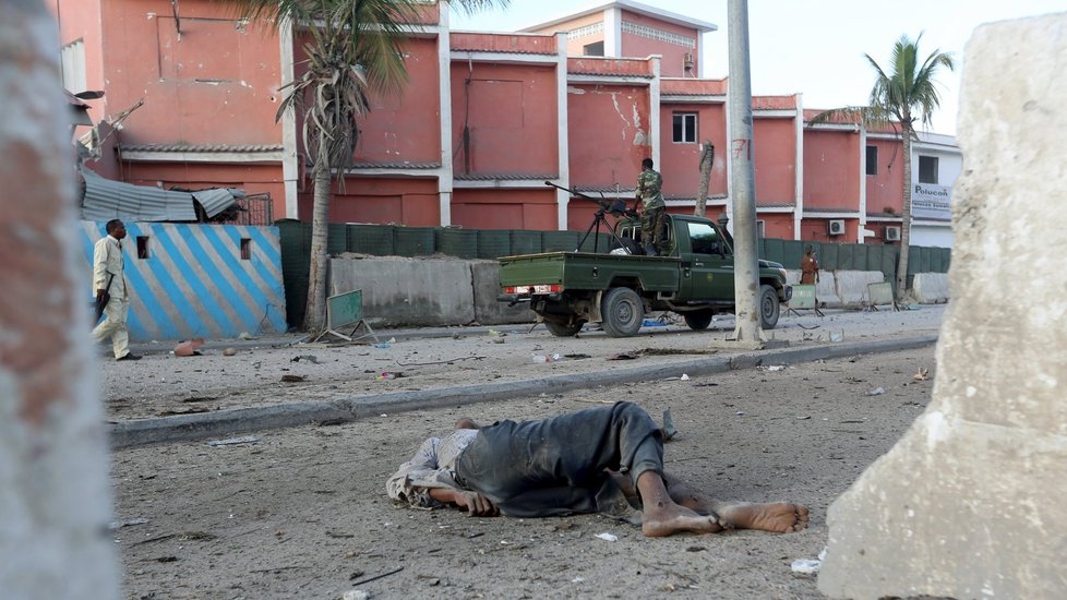 Islamisté zaútočili na hotel v somálském městě Mogadišu. Zemřelo nejméně dvanáct lidí.