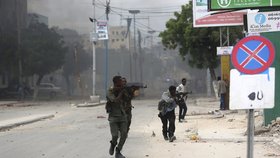 Po útoku islamistů na hotel v Mogadišu nejméně 15 mrtvých