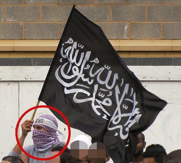 Mohamed Emwazi byl v roce 2009 identifikován jako jeden z demonstrantů před mešitou Harrow Central v severozápadním Londýně