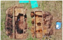 Pod Řípem vědci zkoumají pravěké hroby: Mohyla je stará 6000 let!