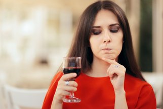 Alkohol a hubnutí: Opravdu platí, že během redukce hmotnosti musíme alkohol zcela vynechat?