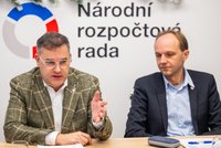 Jste političtí! Ministerstvo financí napadlo svůj vlastní poradní orgán