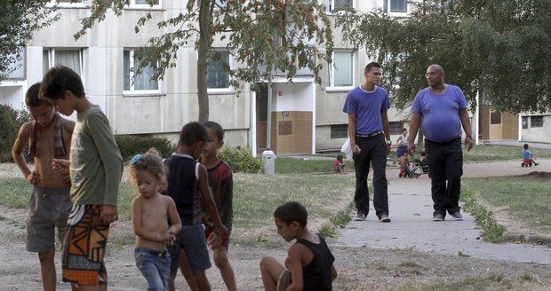 Za školy „pouze pro Romy“ znovu kárá Česko Rada Evropy. Uznává ale pokrok