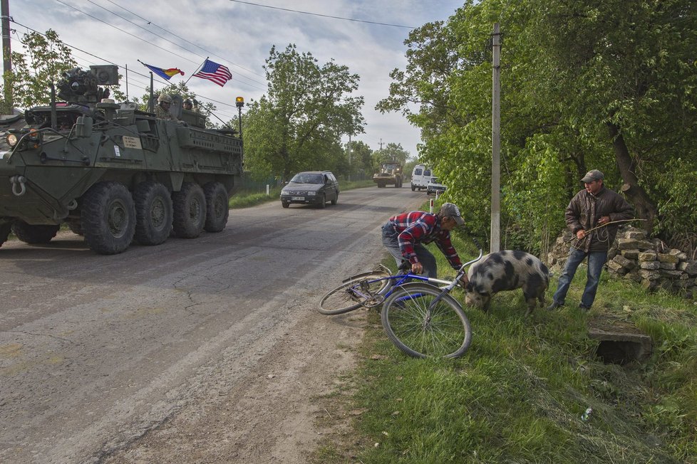 Moldavané vyhnali Američany: Vojáci se museli stáhnout na základnu