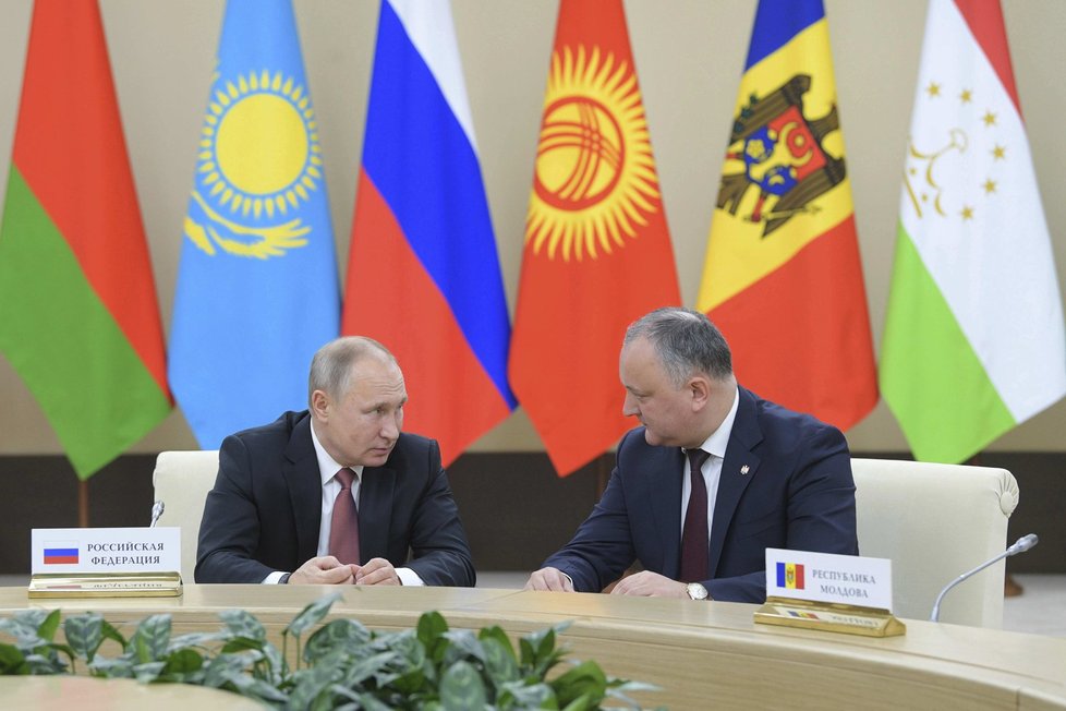 Moldavský prezident Igor Dodon a ruský prezident Vladimir Putin