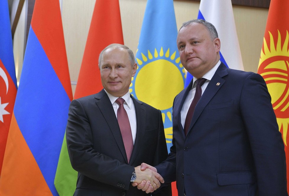 Moldavský prezident Igor Dodon a ruský prezident Vladimir Putin