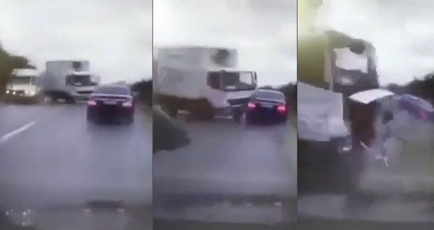 Limuzínu prezidenta smetl náklaďák v protisměru! Při jiné nehodě zemřel premiér 