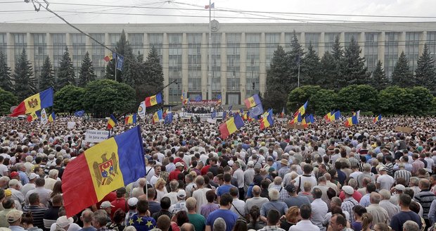 Masivní protesty v Moldavsku: Část země chce k EU, část chce připojení k Rusku