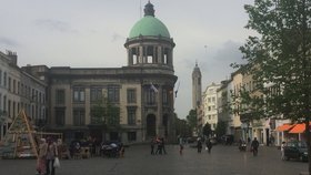 Hlavní náměstí Molenbeeku, tady se skrýval Salah Abdeslam.