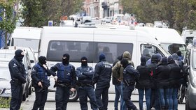 Zásah v bruselské čtvrti Molenbeek. Policie vrthla do evropské bašty džihádistů po teroristických útocích v Paříži.